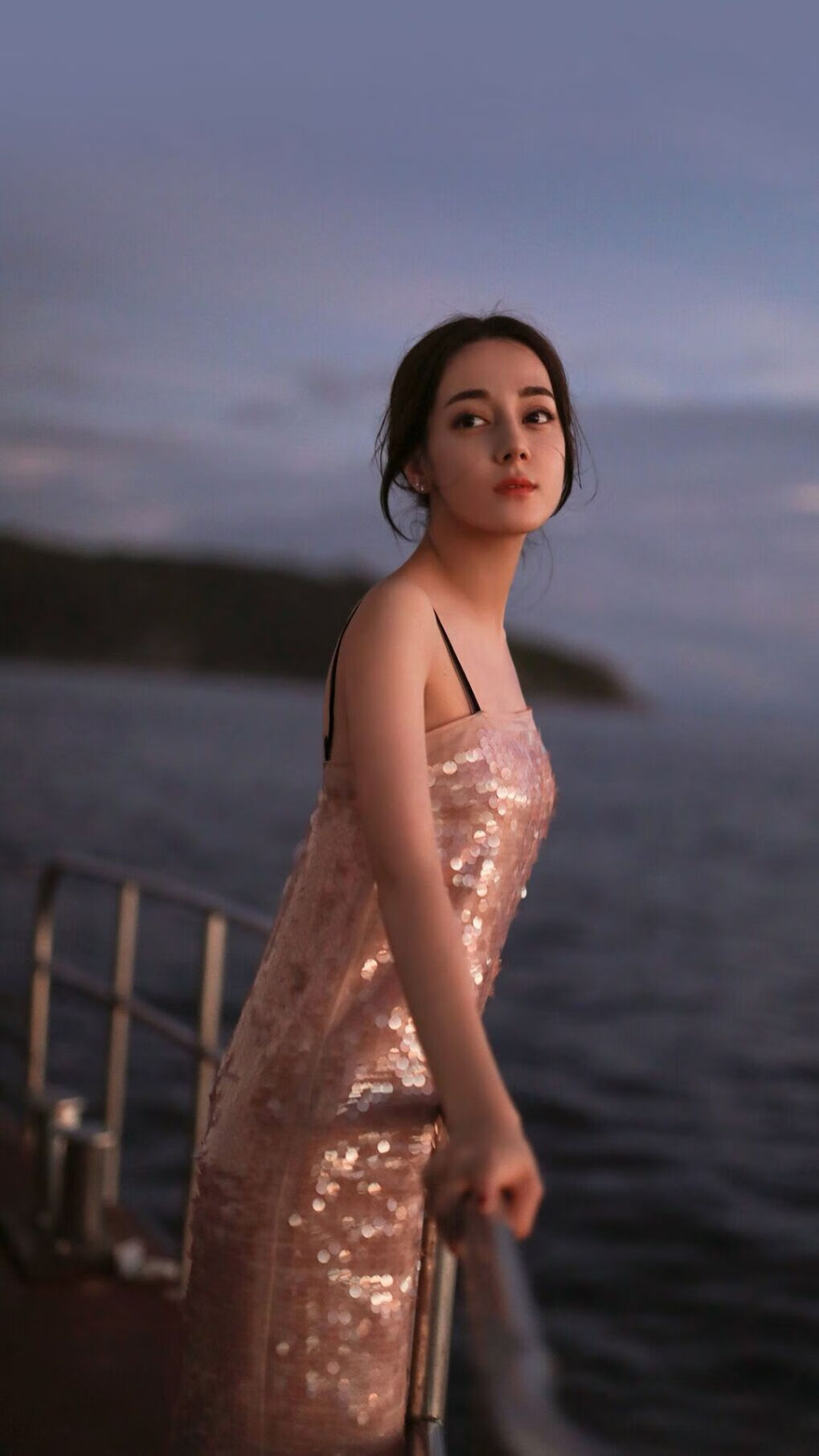 女子泳将赛后含泪致谢团队，女子游泳重赛结果