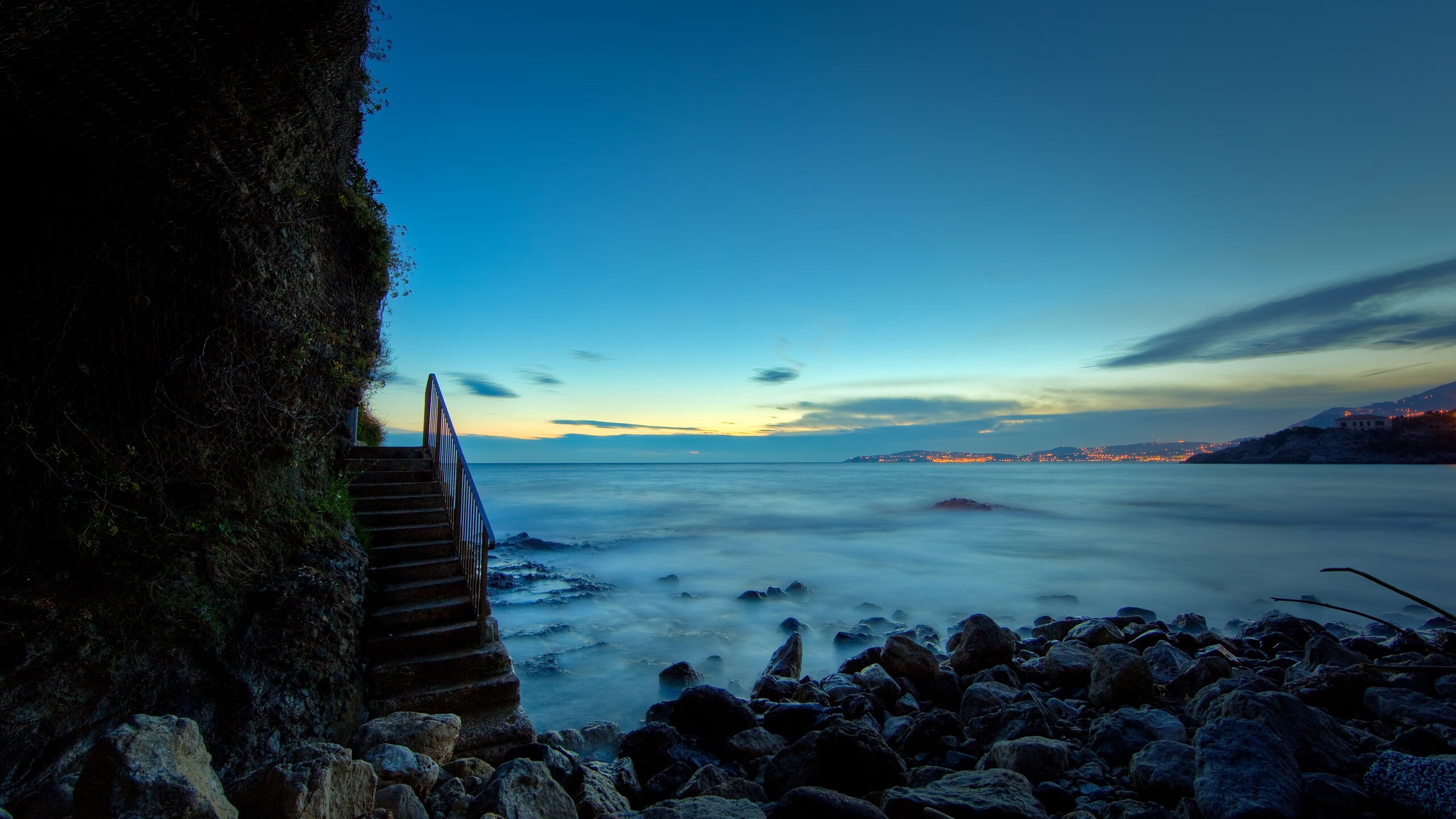 国际足球裁判引入虚拟裁判系统，确保每场比赛公平公正，国际级裁判足球