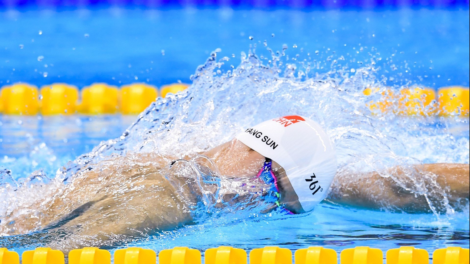 世界杯预选赛中国队逆袭 球员拼搏精神获赞，世界杯预选赛中国队分析