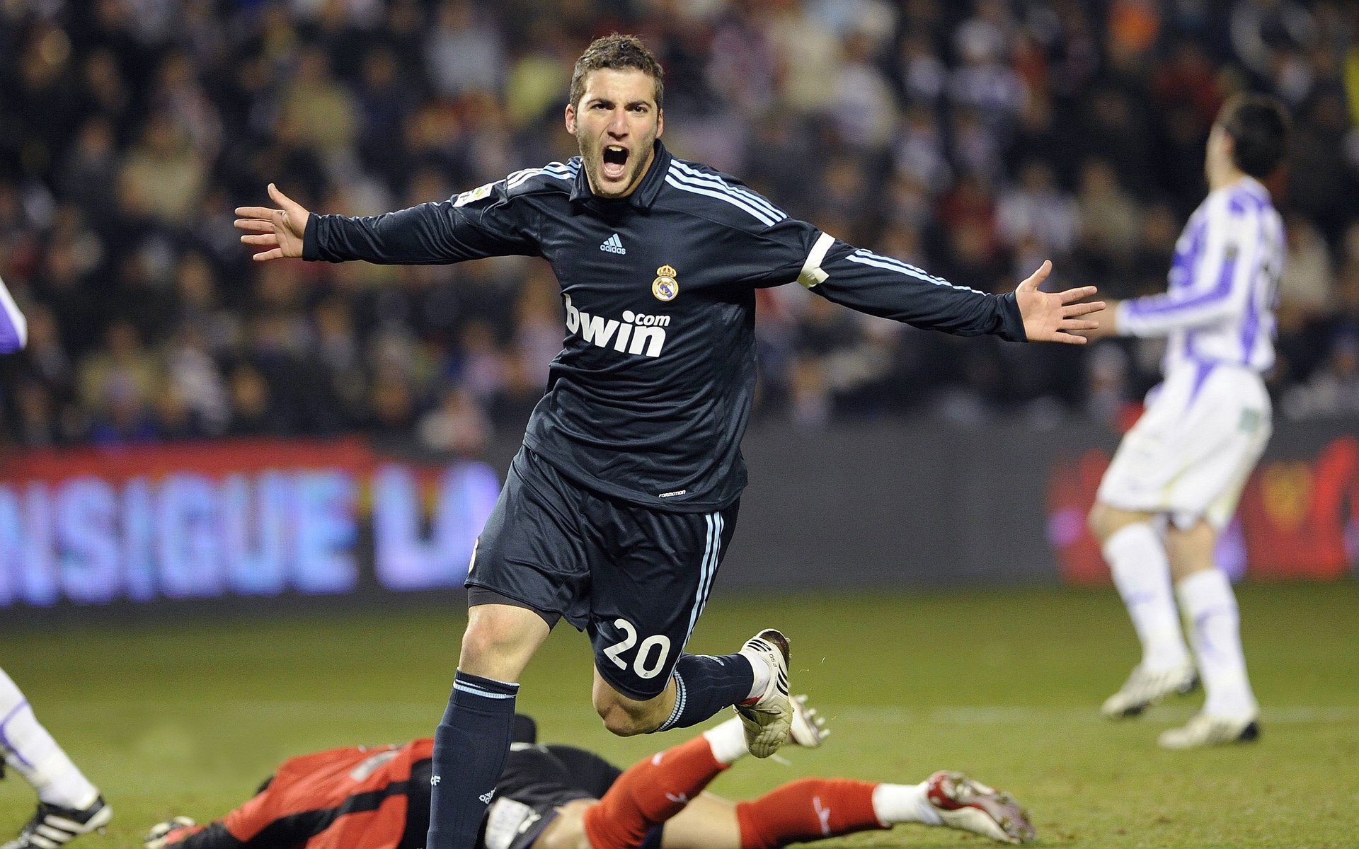 哈登强调执行力决定球队上限，哈登效率