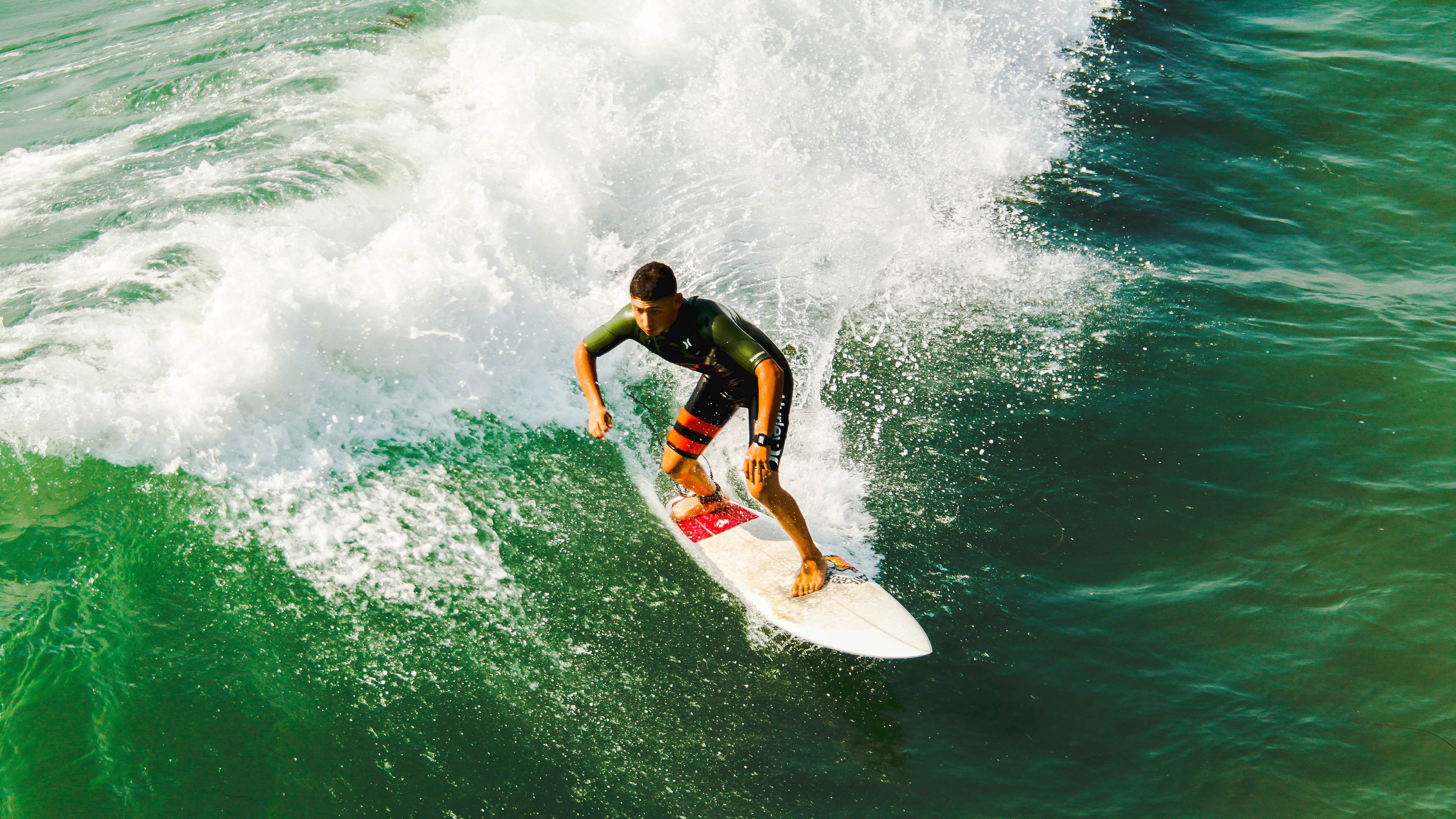 德甲血战到底：攻势凶猛，防守坚韧，德甲积分榜雪缘