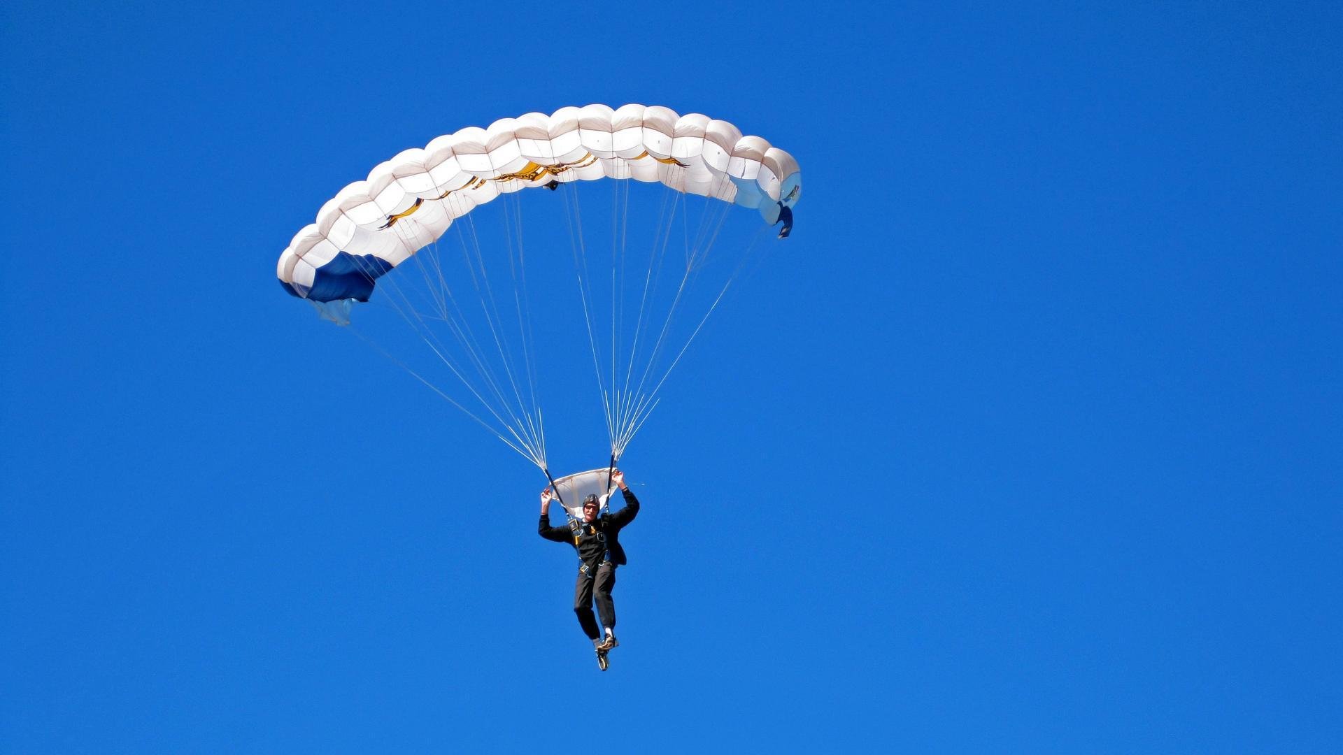 校园足球设置轮岗制度锻炼学生多岗位参与能力，校园足球工作